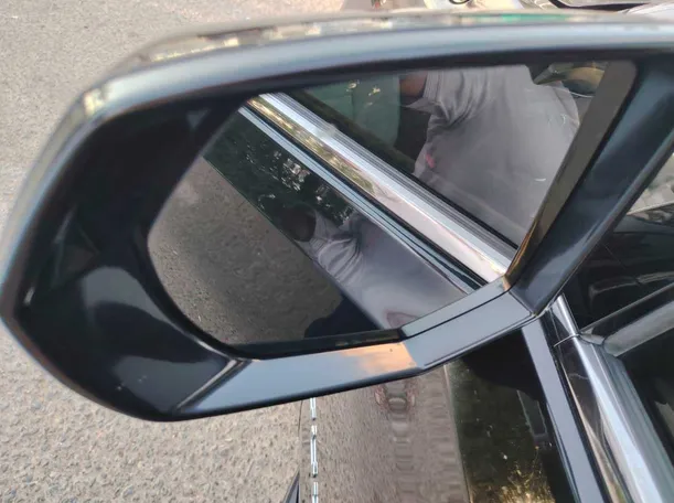 Car image 32