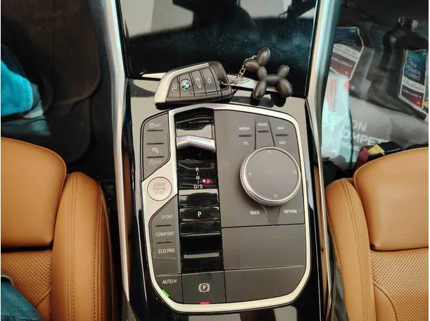 Car image 19