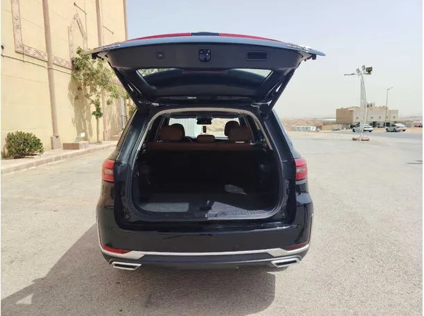 Car image 25