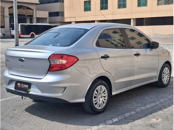 Car image 5