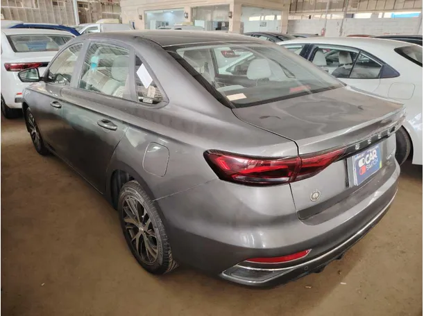 Car image 7