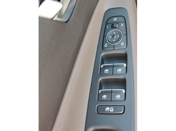 Car image 28
