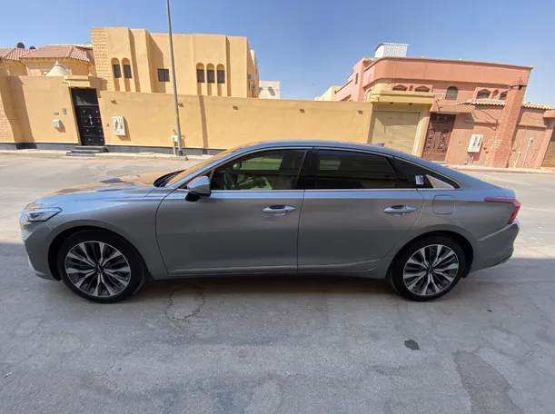 Car image 8