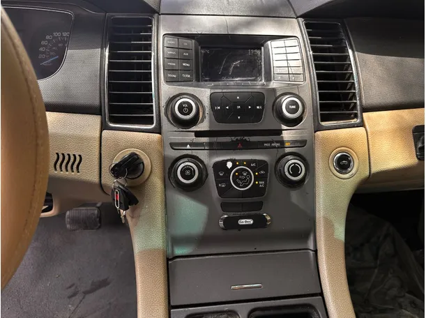 Car image 17