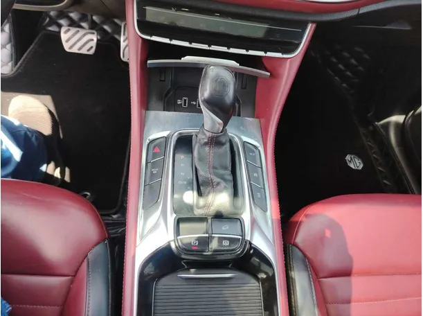 Car image 19