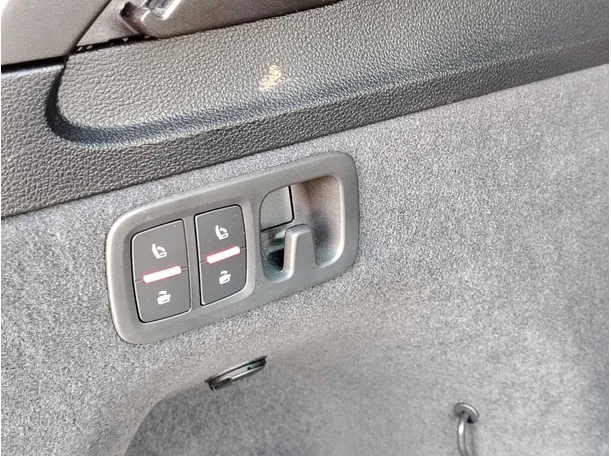 Car image 40