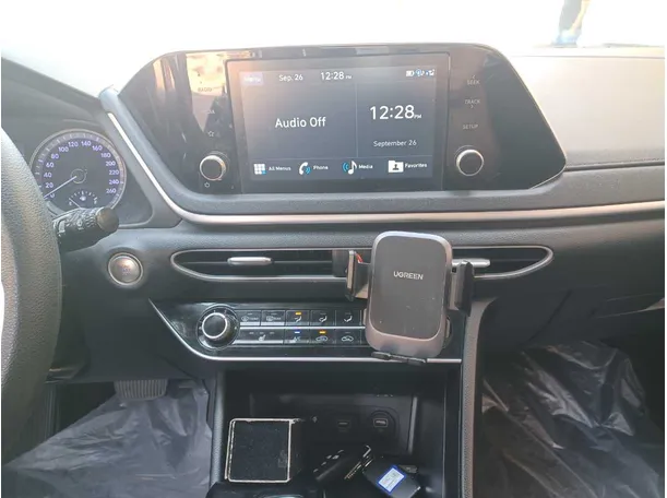 Car image 14