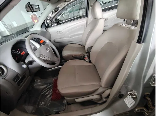 Car image 11