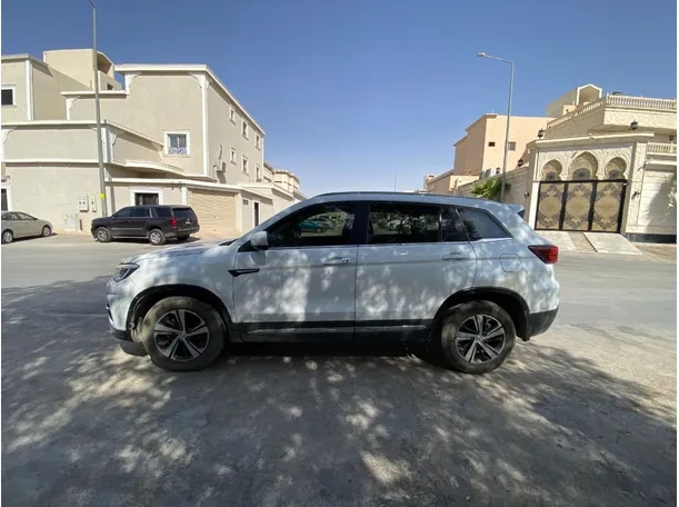 Car image 8