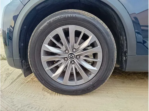 Car image 12