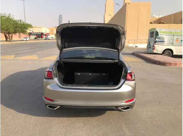 Car image 20