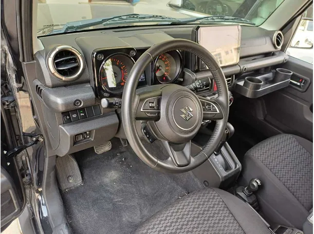 Car image 11