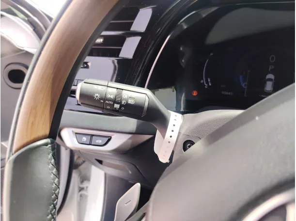 Car image 26