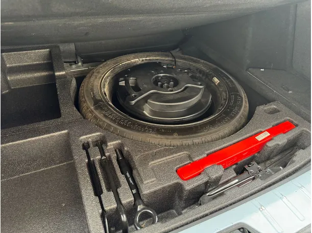 Car image 26