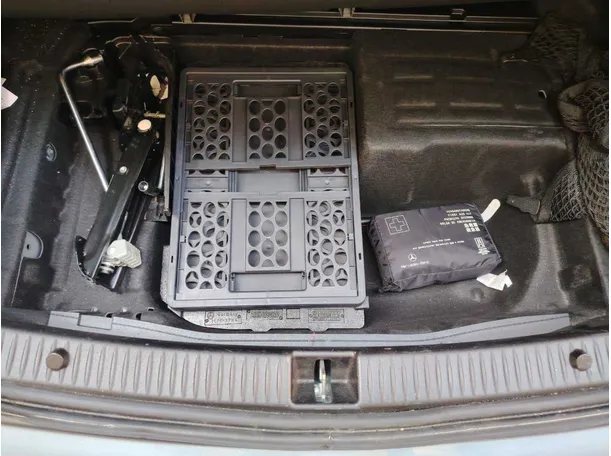 Car image 33