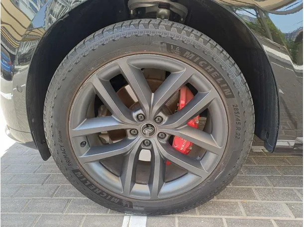 Car image 10
