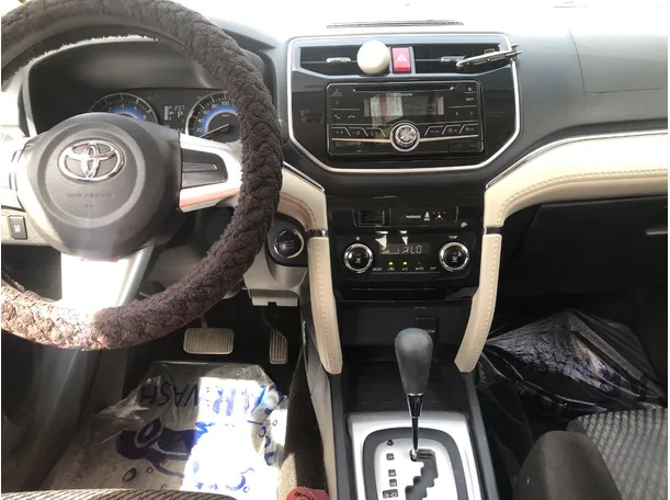 Car image 17
