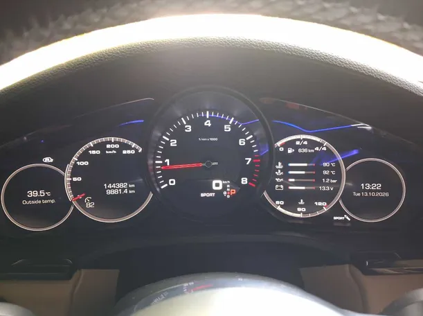 Car image 17