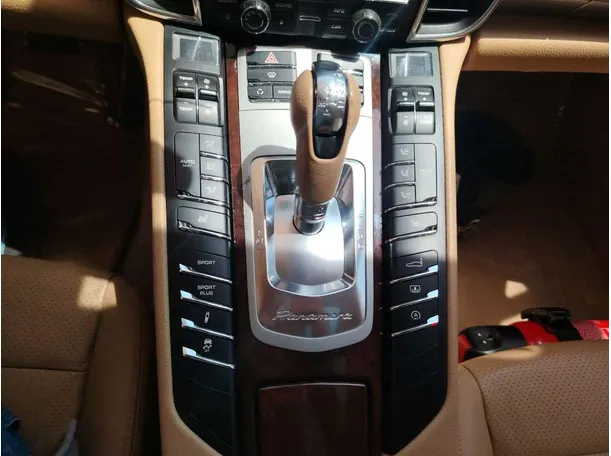 Car image 24
