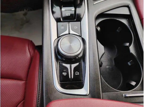 Car image 19