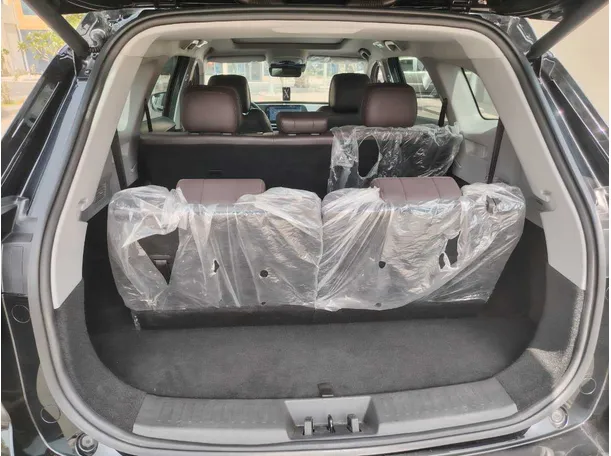 Car image 26