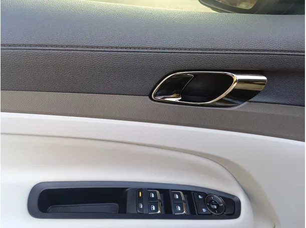 Car image 31