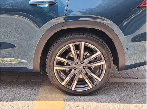 Car image 9