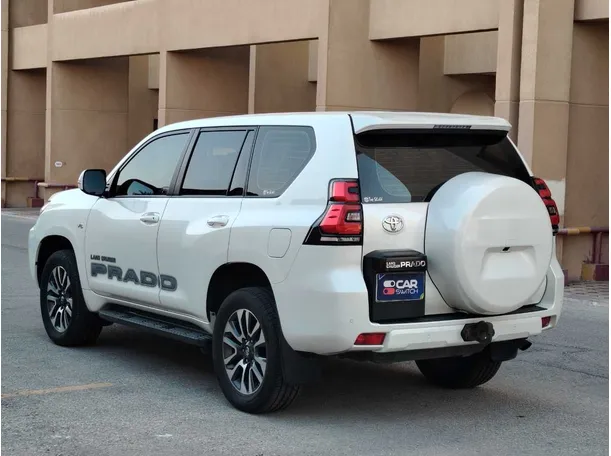 Car image 7