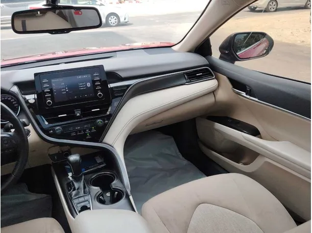 Car image 18