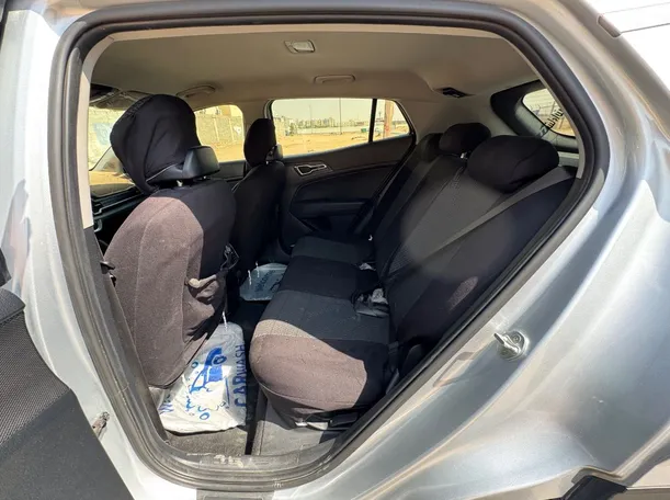 Car image 14