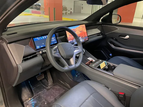 Car image 11