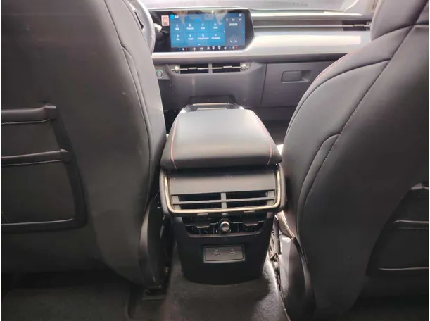 Car image 29