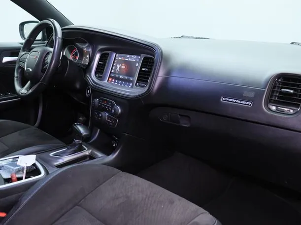 Car image 10