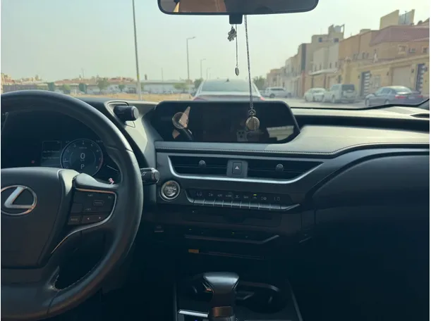 Car image 16