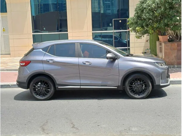 Car image 8