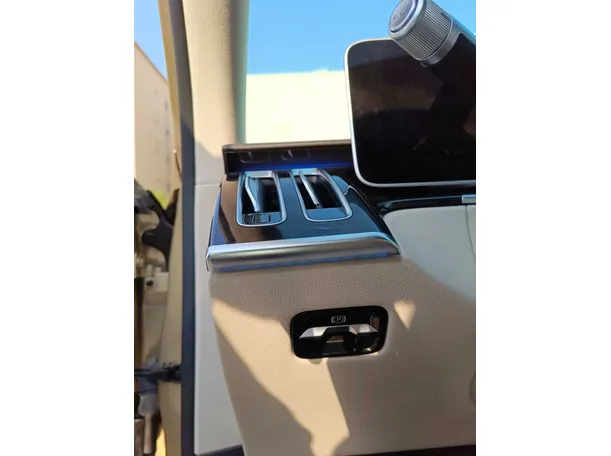 Car image 40