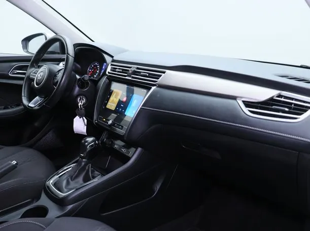 Car image 10