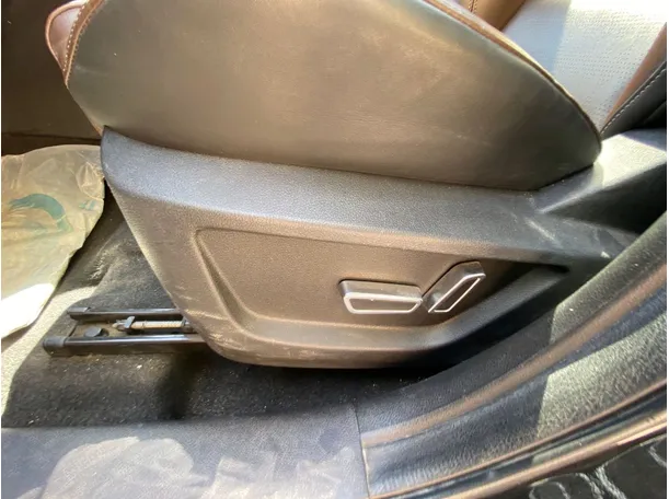 Car image 29