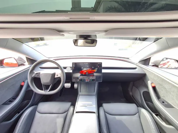 Car image 18