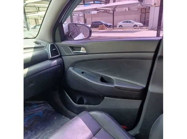 Car image 26