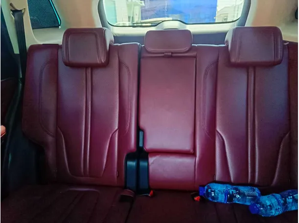 Car image 19