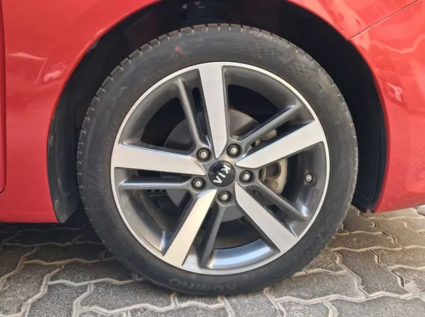 Car image 9