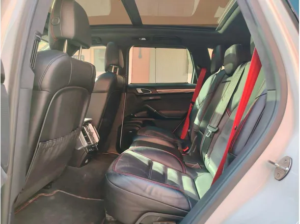 Car image 17