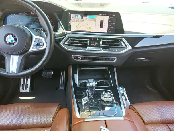 Car image 18