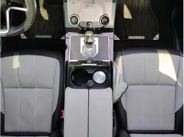 Car image 19