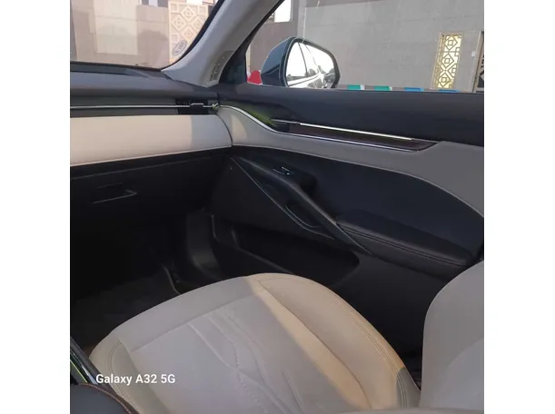 Car image 25