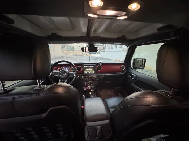Car image 14
