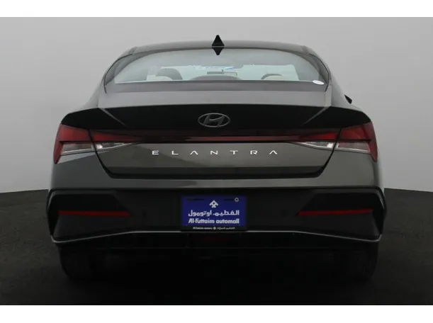 Car image 12
