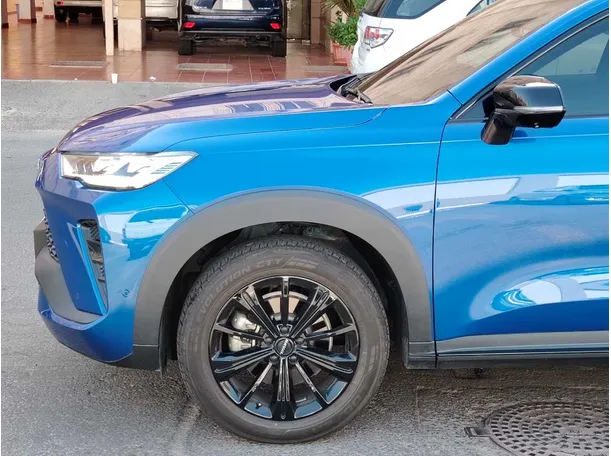 Car image 9