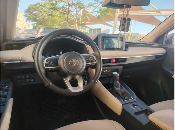 Car image 27